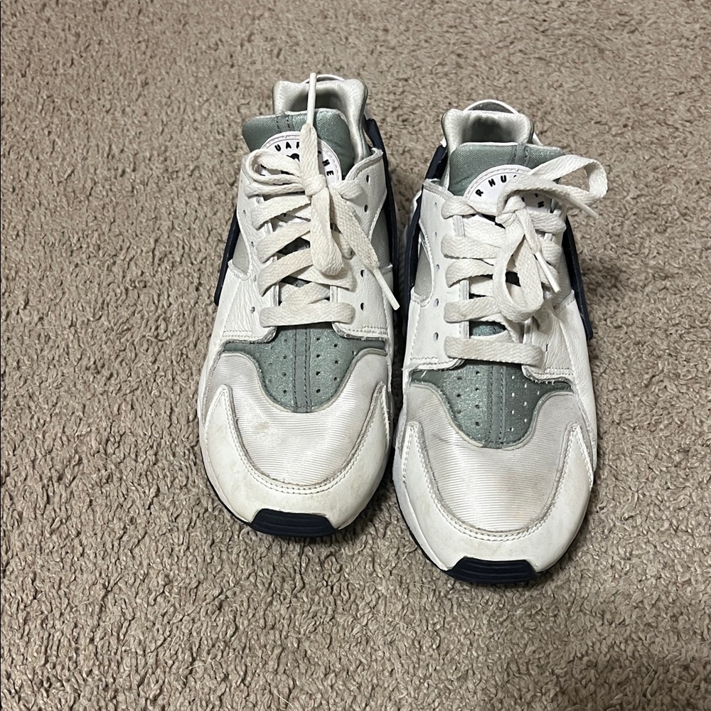 NIKE AIR HUARACHE running